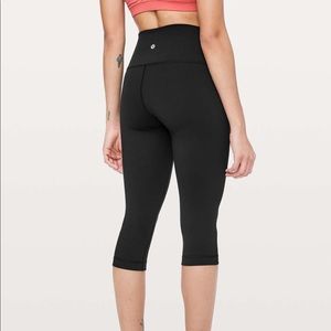 Lululemon WUNDER UNDER BLACK HIGH-RISE 1/2 TIGHT FULL-ON LUXTREME 17" Size 4